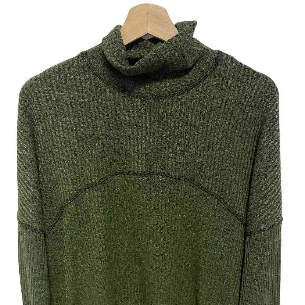 Green Turtle Neck Top - Picture 2 of 6